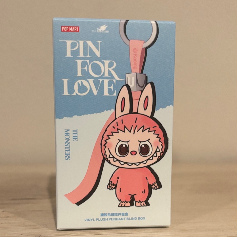 Labubu pin for love - U